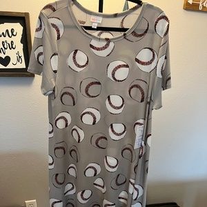 BNWT - HARD TO FIND LULAROE BASEBALL CARLY!